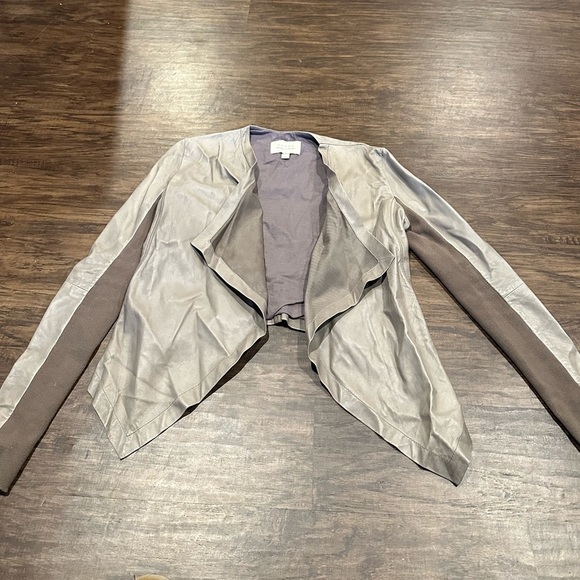 Hinge Women’s Taupe Leather Jacket Size Small - Picture 1 of 4